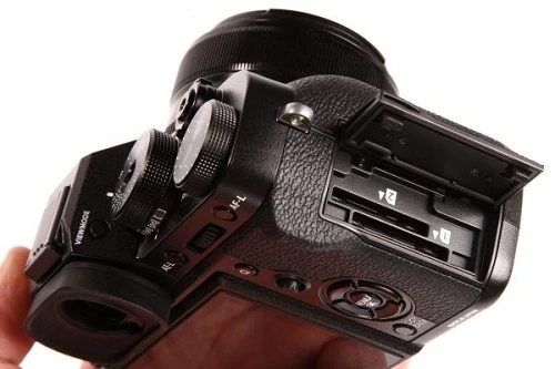 Sony A6500 và Fuji X-T2 