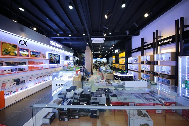 Thực hành sáng tạo với kiểu chụp “tạo khung hình trong khung hình”