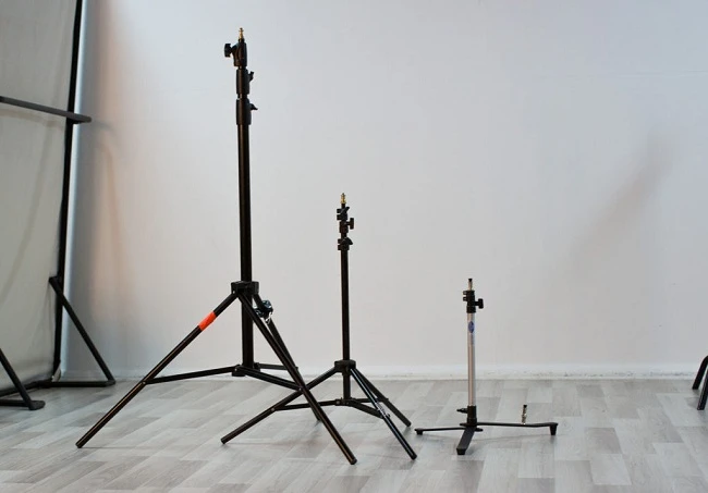 Những thiết phụ trợ cần có trong bất kỳ một studio chụp ảnh nào
