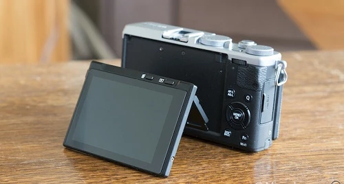  So sánh Fujifilm X70 và X100T 