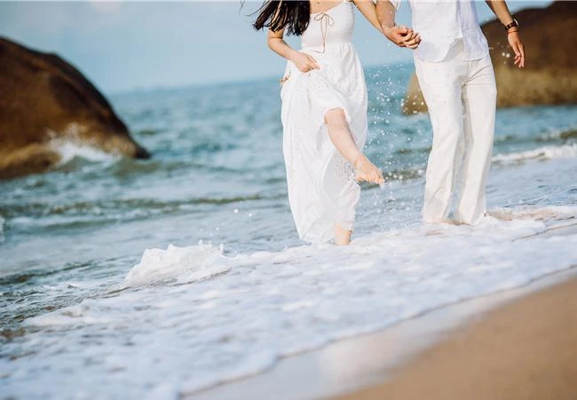 Những bí mật tiết lộ đằng sau đằng sau những buổi chụp ảnh cưới ở biển