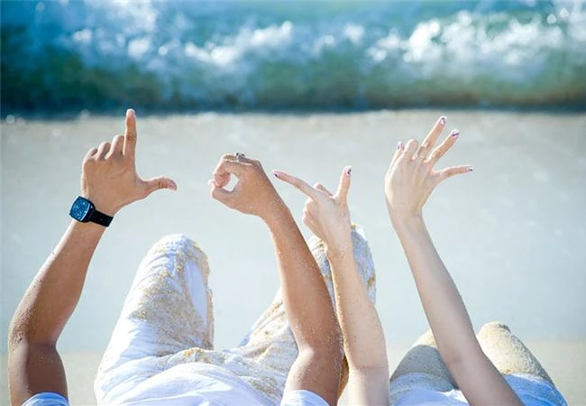 Những bí mật tiết lộ đằng sau đằng sau những buổi chụp ảnh cưới ở biển