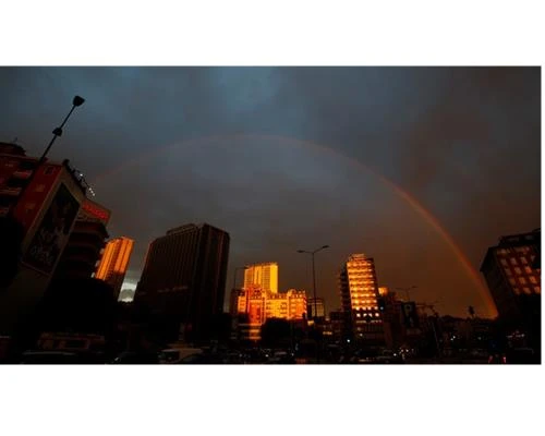 Bình minh trong thành phố với máy ảnh 