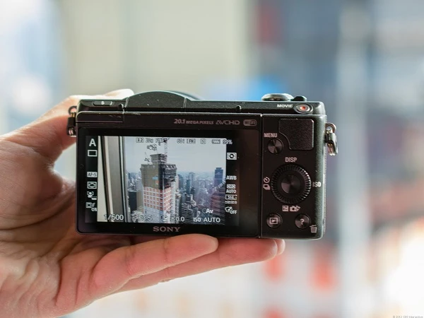 Chọn máy ảnh nào để du lịch trong mùa hè này?