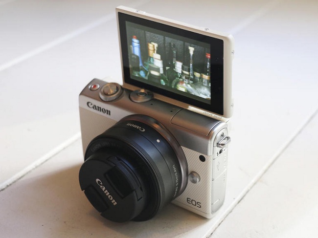 EOS M100 là máy ảnh mirrorless dễ sử dụng nhất của Canon