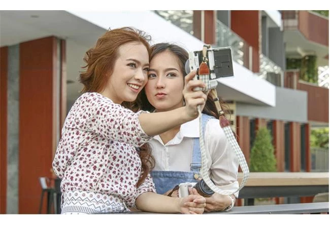 Máy Ảnh Fujifilm X-A10 kit XC16-50MM F3.5-5.6 OIS II (Bạc)