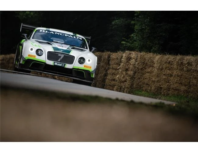 So sánh khả năng Nikon D750 và Fujifilm X-T2 chụp ảnh đua xe thể thao (Phần 1)