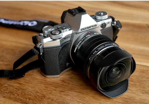 Ống Kính Olympus M.Zuiko Digital ED 8mm F1.8 Fisheye Pro