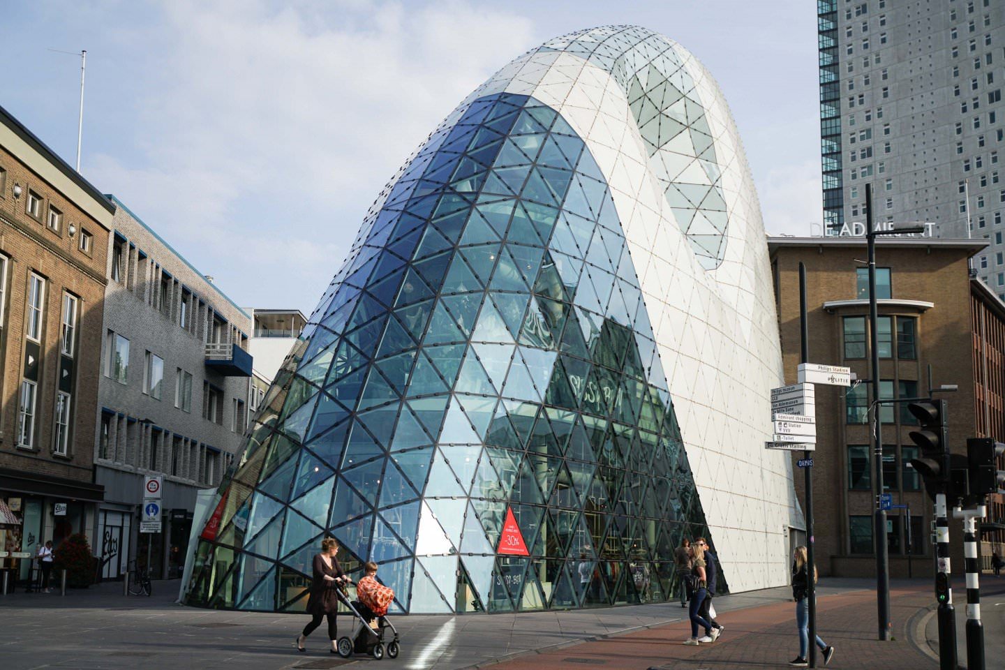 Ống kính Tamron 28-75mm F/2.8 Di II RXD cho Sony E