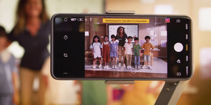 Osmo Mobile 4 SE cho phép bạn điều khiển bằng một cử chỉ